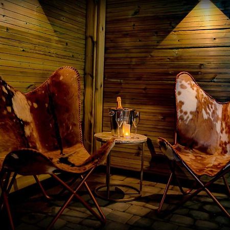 Le Spa Du Cabanon: Cabanon De Luxe Avec Spa Entierement Privatif Aye 외부 사진