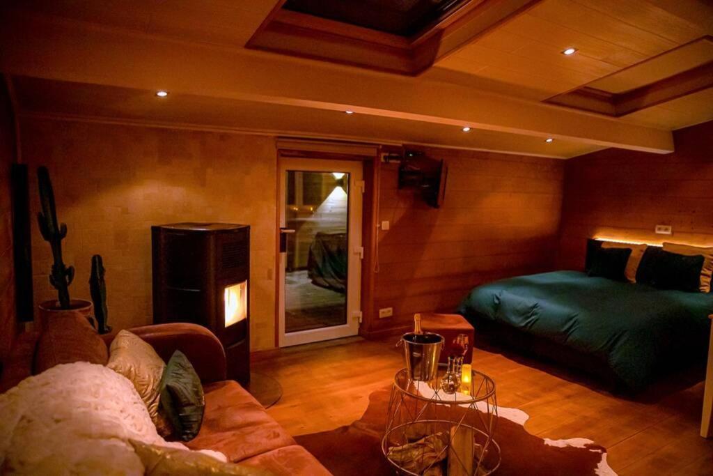 Le Spa Du Cabanon: Cabanon De Luxe Avec Spa Entierement Privatif Aye 외부 사진