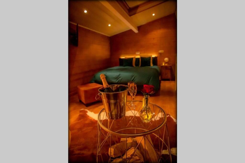 Le Spa Du Cabanon: Cabanon De Luxe Avec Spa Entierement Privatif Aye 외부 사진