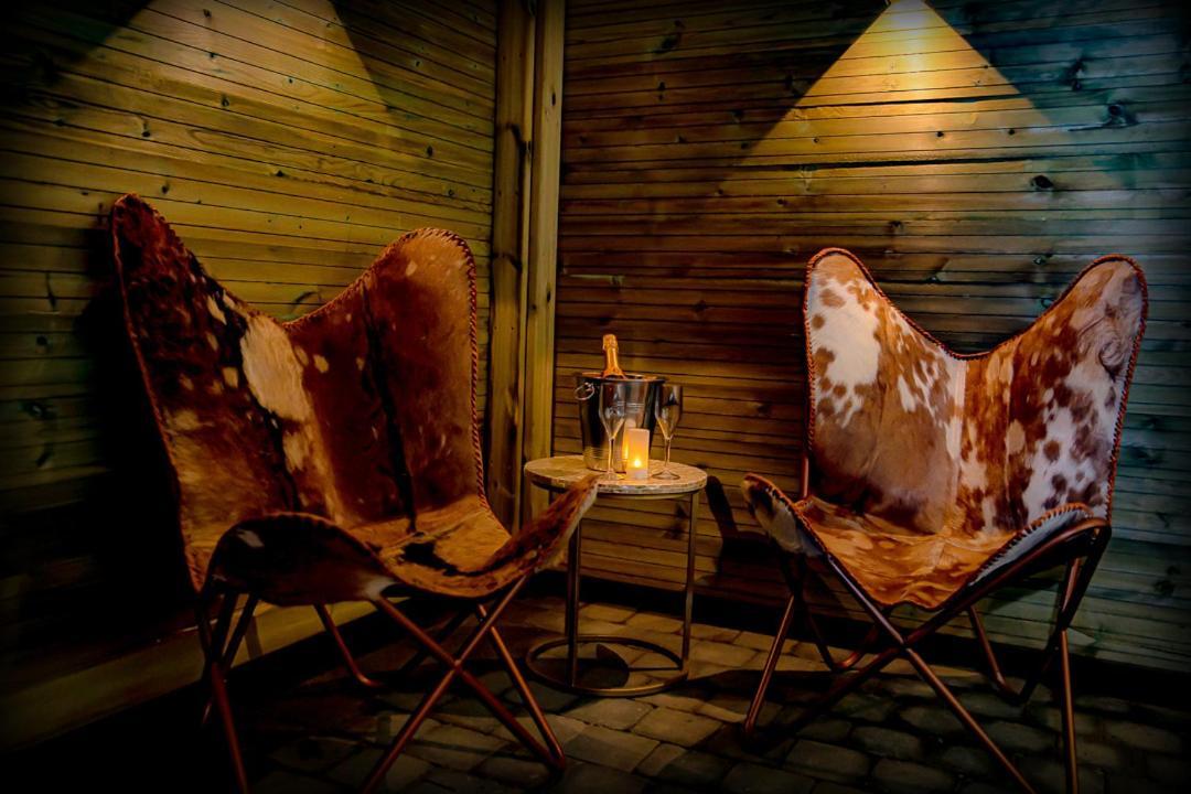 Le Spa Du Cabanon: Cabanon De Luxe Avec Spa Entierement Privatif Aye 외부 사진